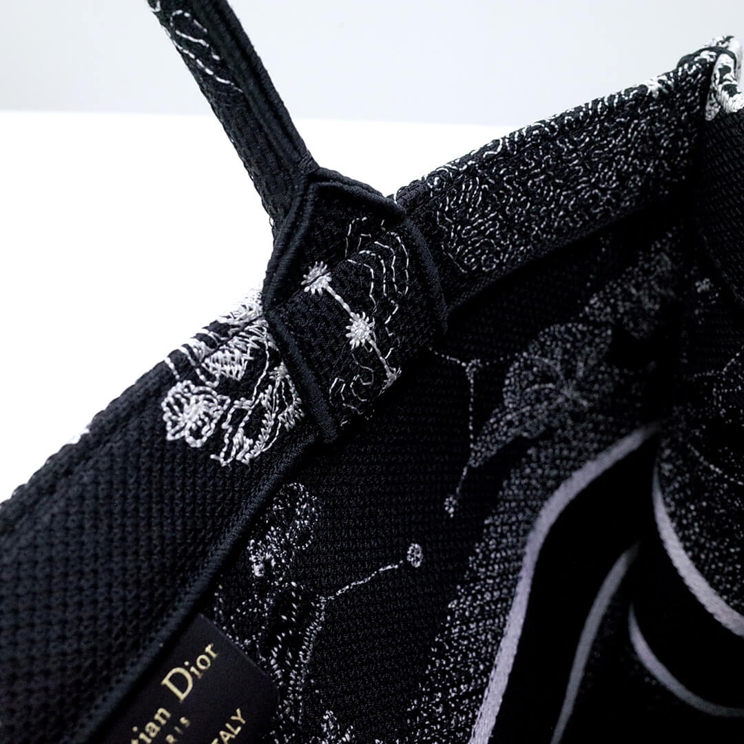 DO1286 Book Tote dragon black