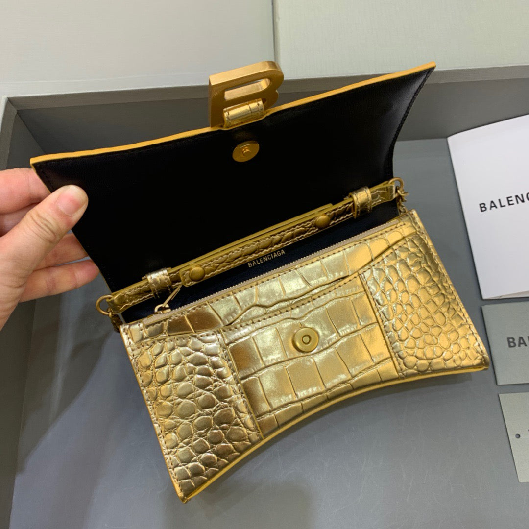 Balen Hourglass Wallet On Chain in Gold, For Women, Bags 7.6in/19cm 6560501S49M8005