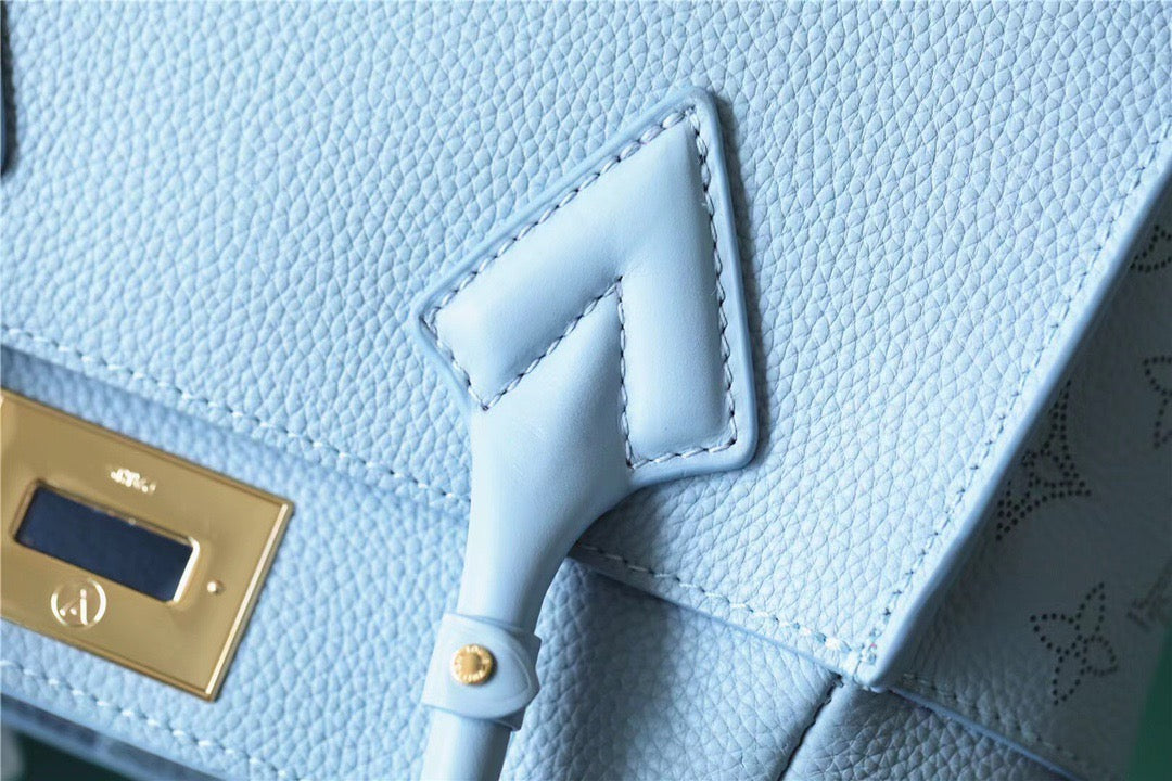 LV On My Side PM Mahina Bleu Nuage Blue For Women, Shoulder And Crossbody Bags 25cm/9.8in LV M59432