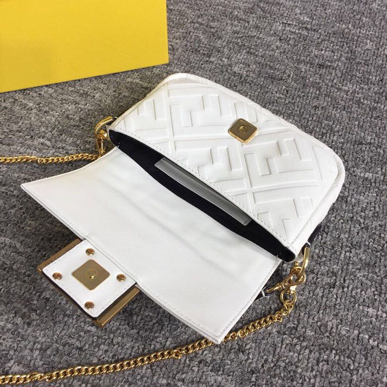FI Baguette Nappa White For Women, Women’s Handbags, Shoulder And Crossbody Bags 7.4in/19cm FF 8BS017A72VF15AO