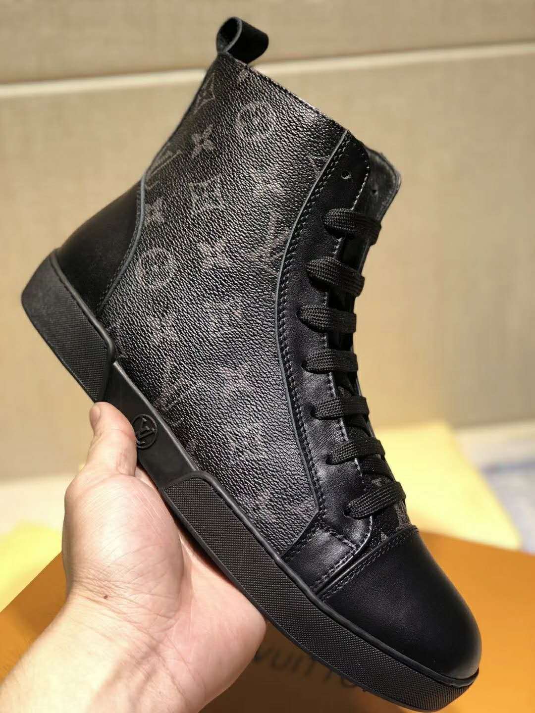 BL - High Quality Luv Sneaker 074