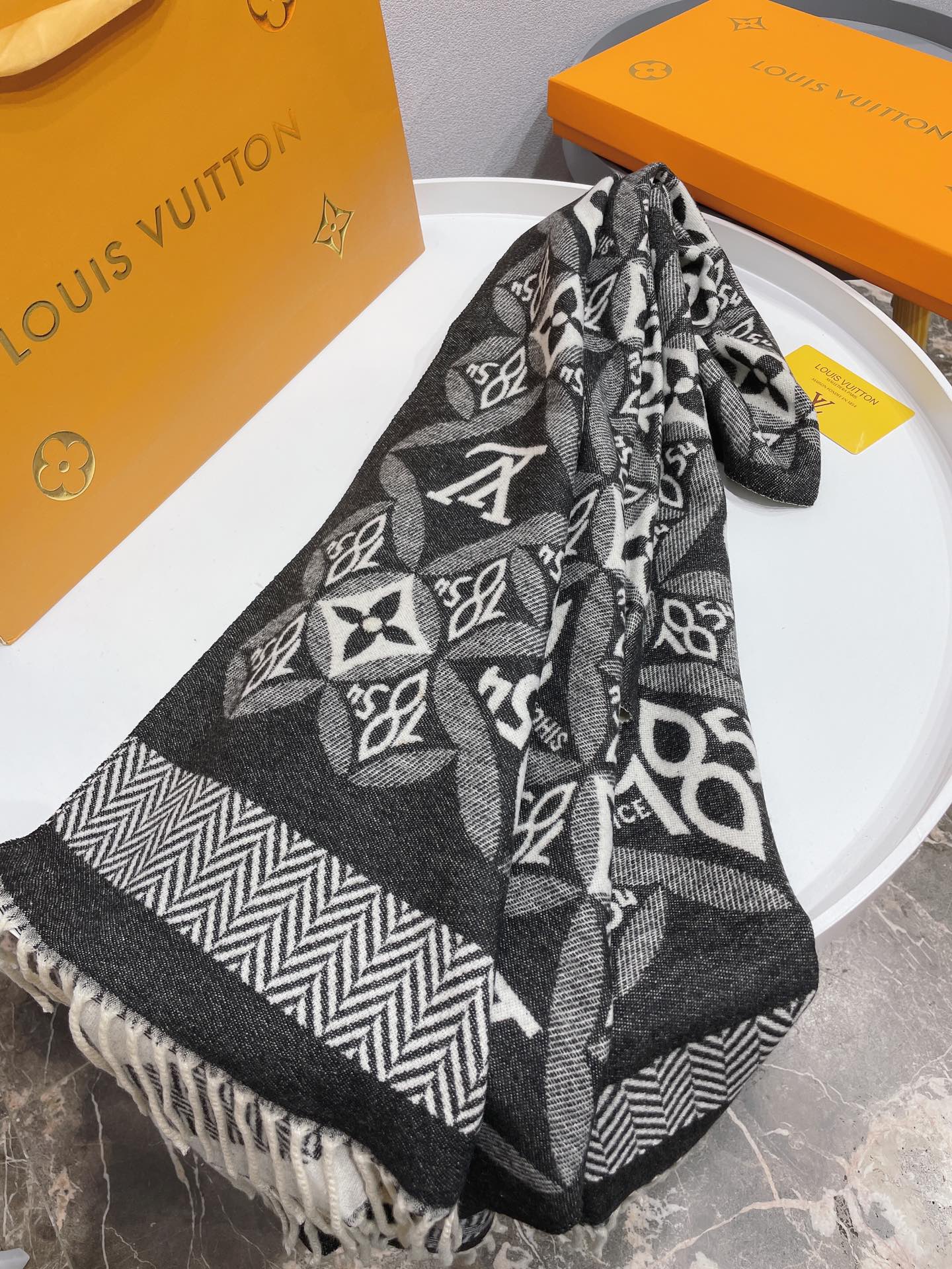 High Quality LUV Scarf 003