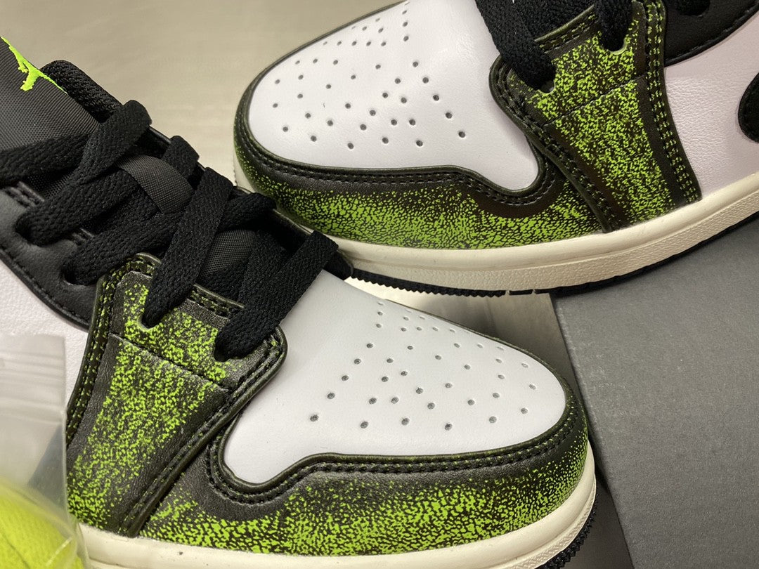 Nike Air Jordan 1 Low ‘White Black Green’ For Men DO8244-003