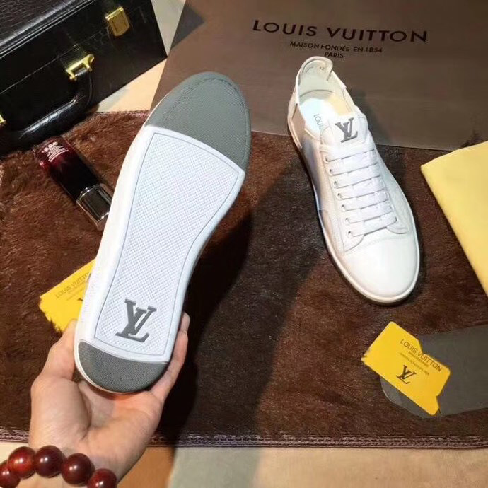 BL - High Quality Luv Sneaker 058