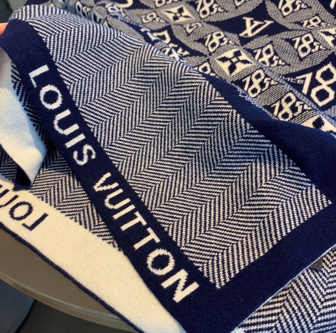 High Quality LUV Scarf 009