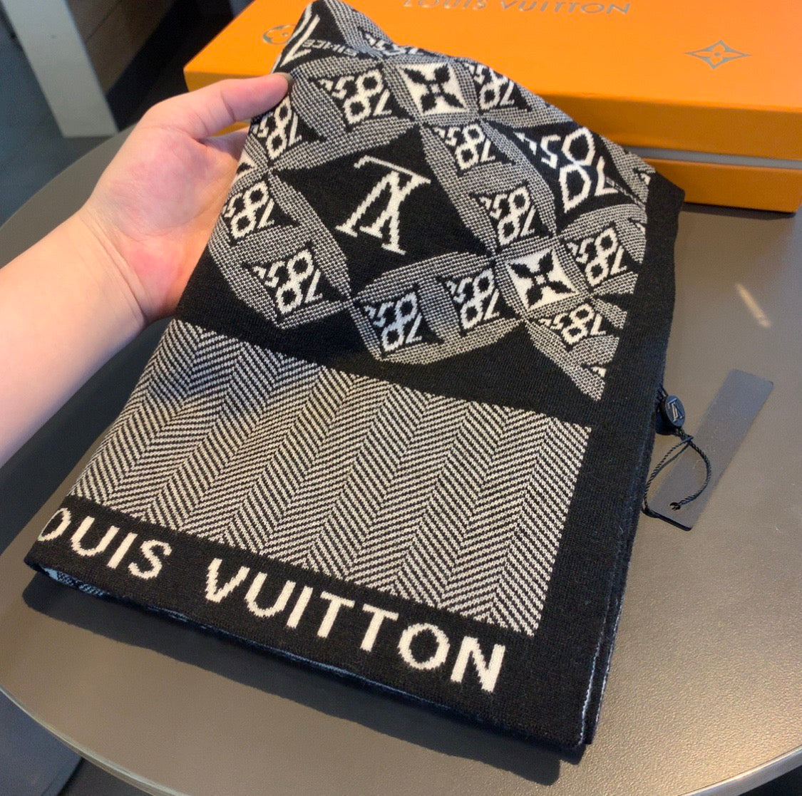 High Quality LUV Scarf 008