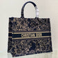 DO1286 Book Tote bird navy blue