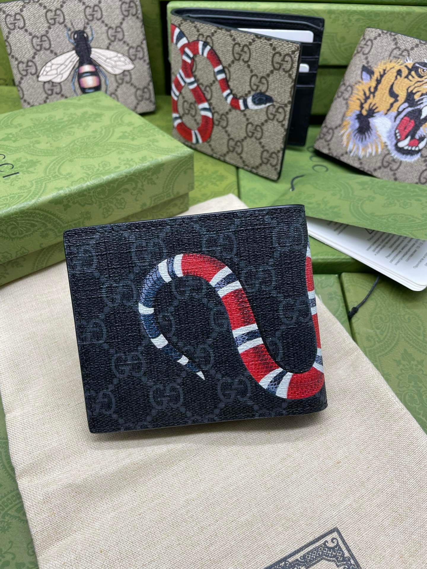 GC PVC Screen Printing snake wallet black 451268