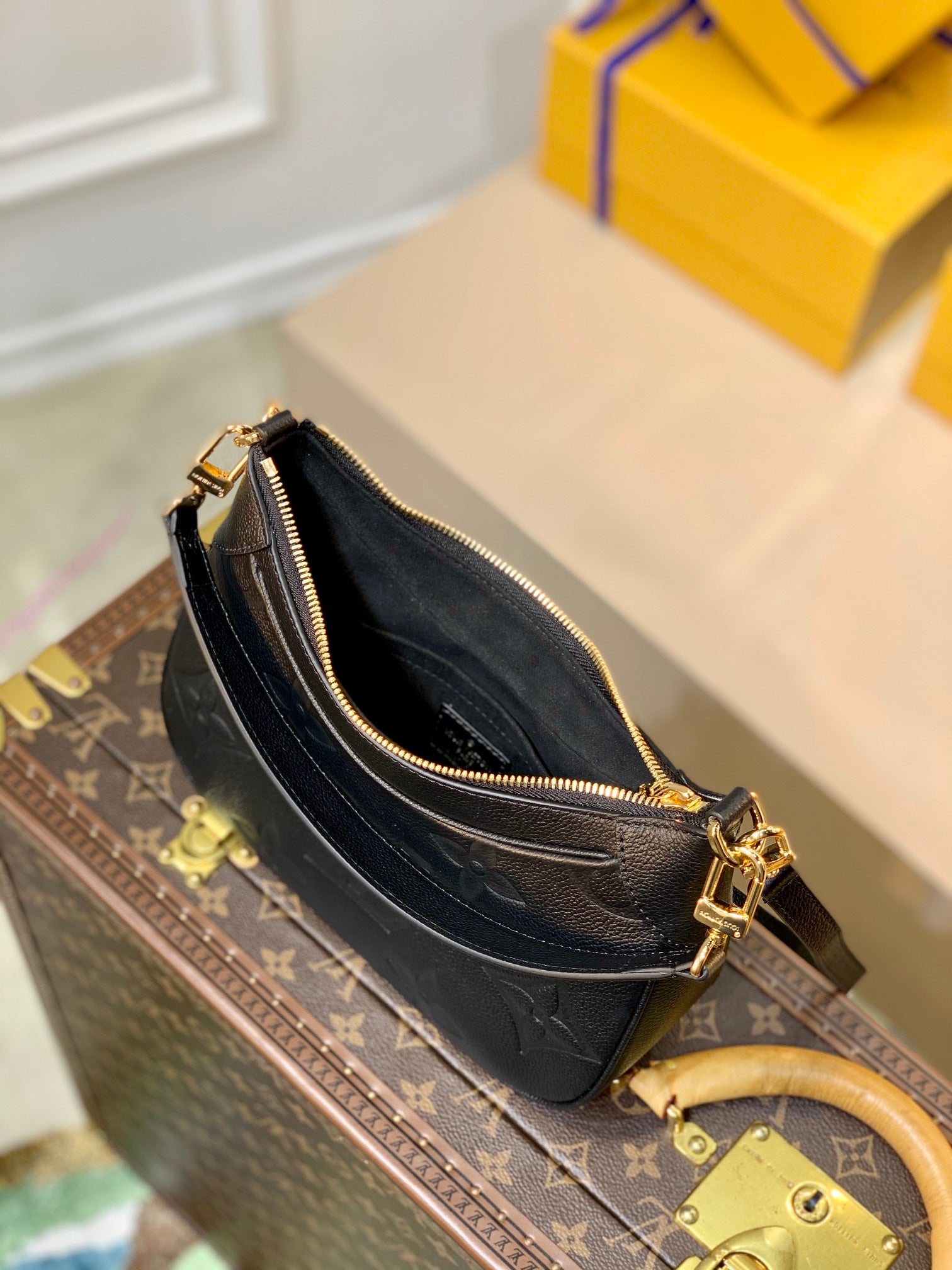 M46002 Louis Vuit Bagatelle Mini Hobo Handbag Black