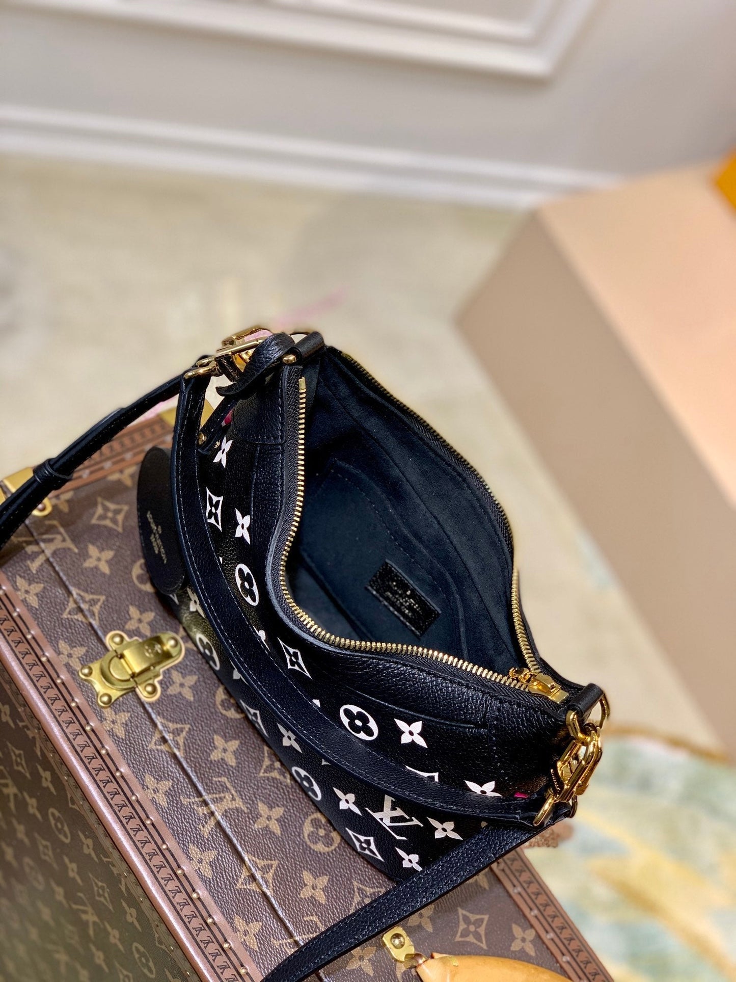 M46091 Louis Vuitt Bagatelle BB Bag Black White