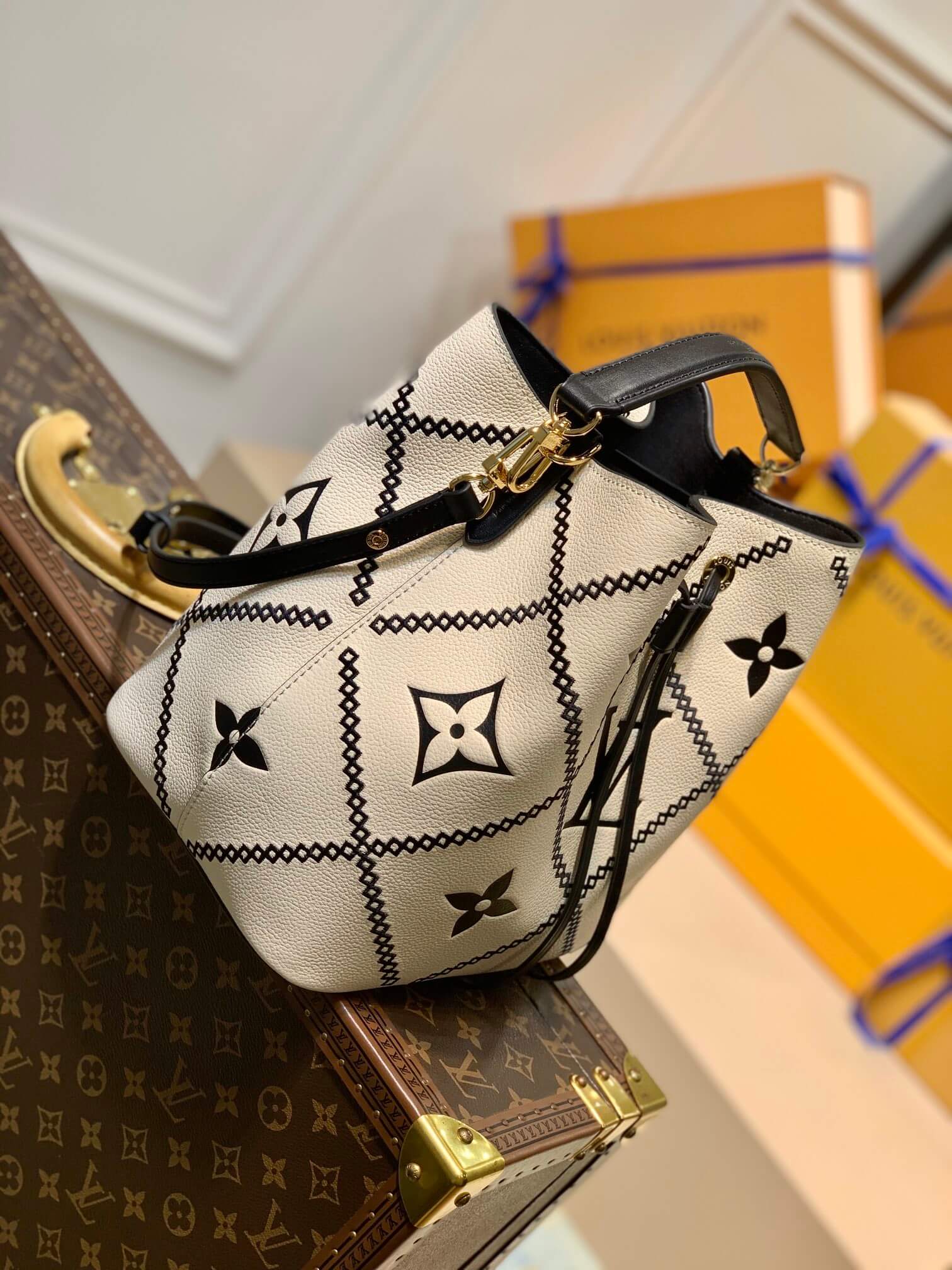 M46023 bucket bag NéoNoé Monogram Empreinte shoulder bag cross body bags milk white calfskin