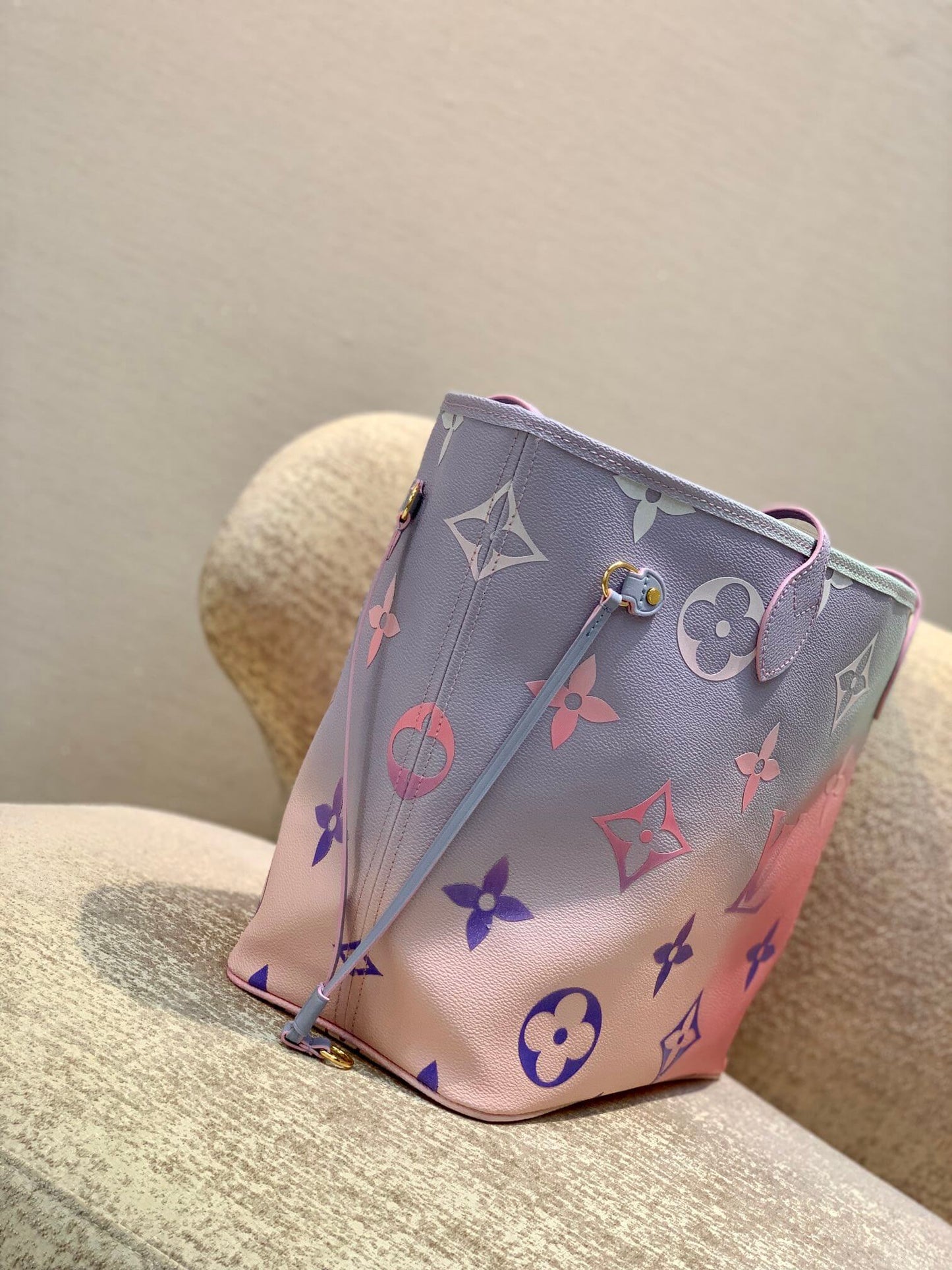 M46077 NEVERFULL MM Sunrise Pastel pink blue
