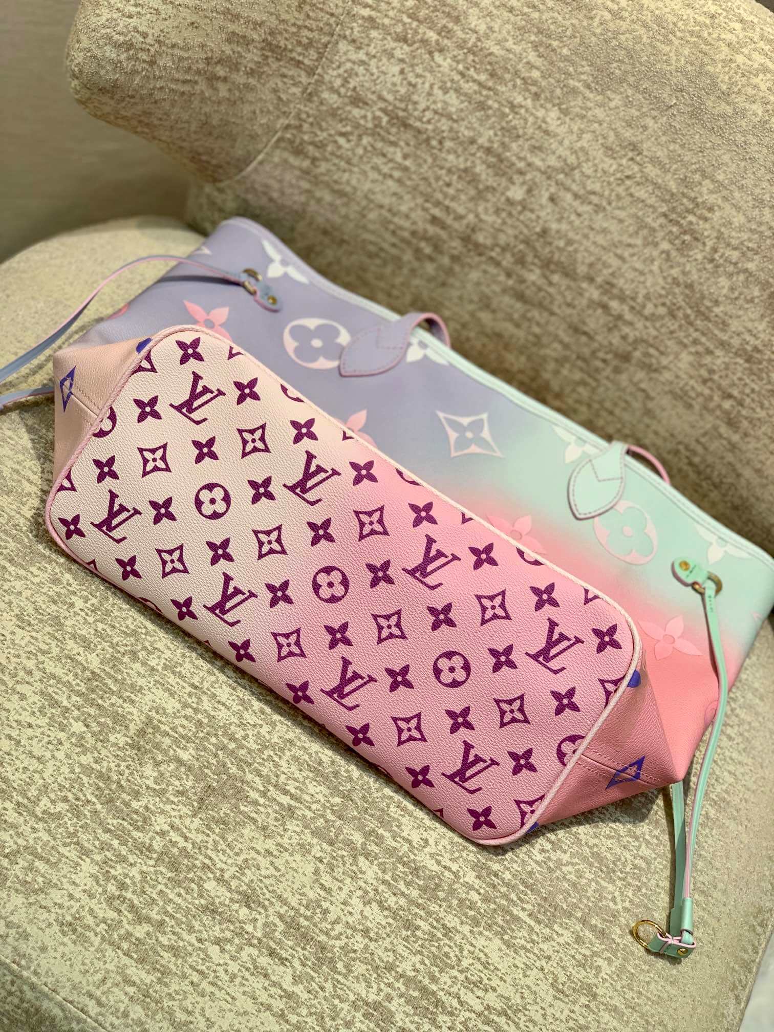 M46077 NEVERFULL MM Sunrise Pastel pink blue