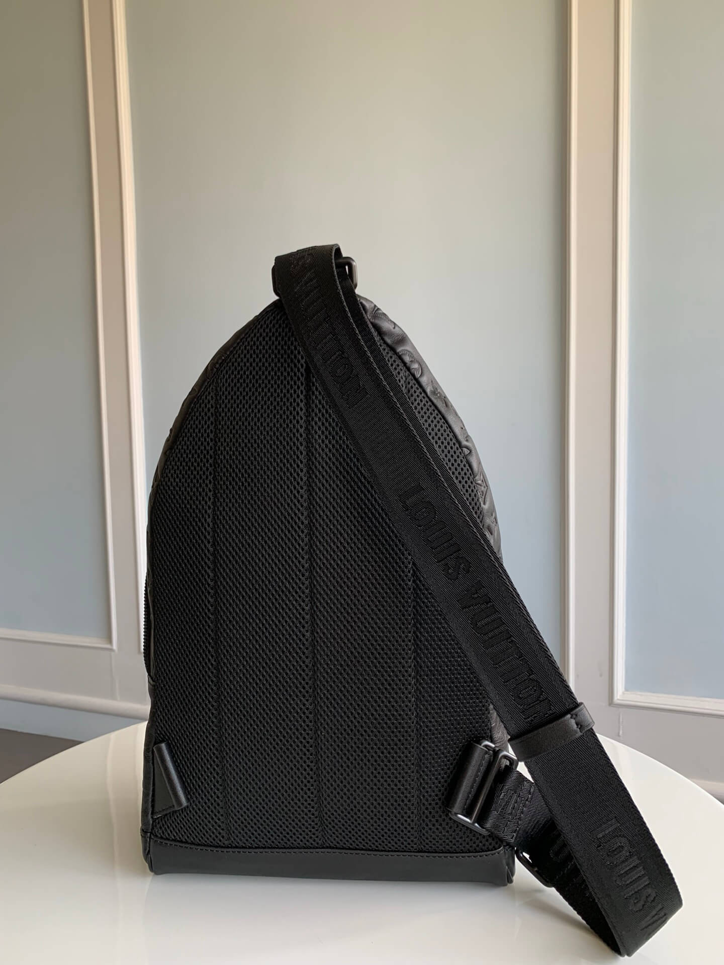 M46107 RACER Monogram Shadow chest bag black calfskin Men's bag bumbag