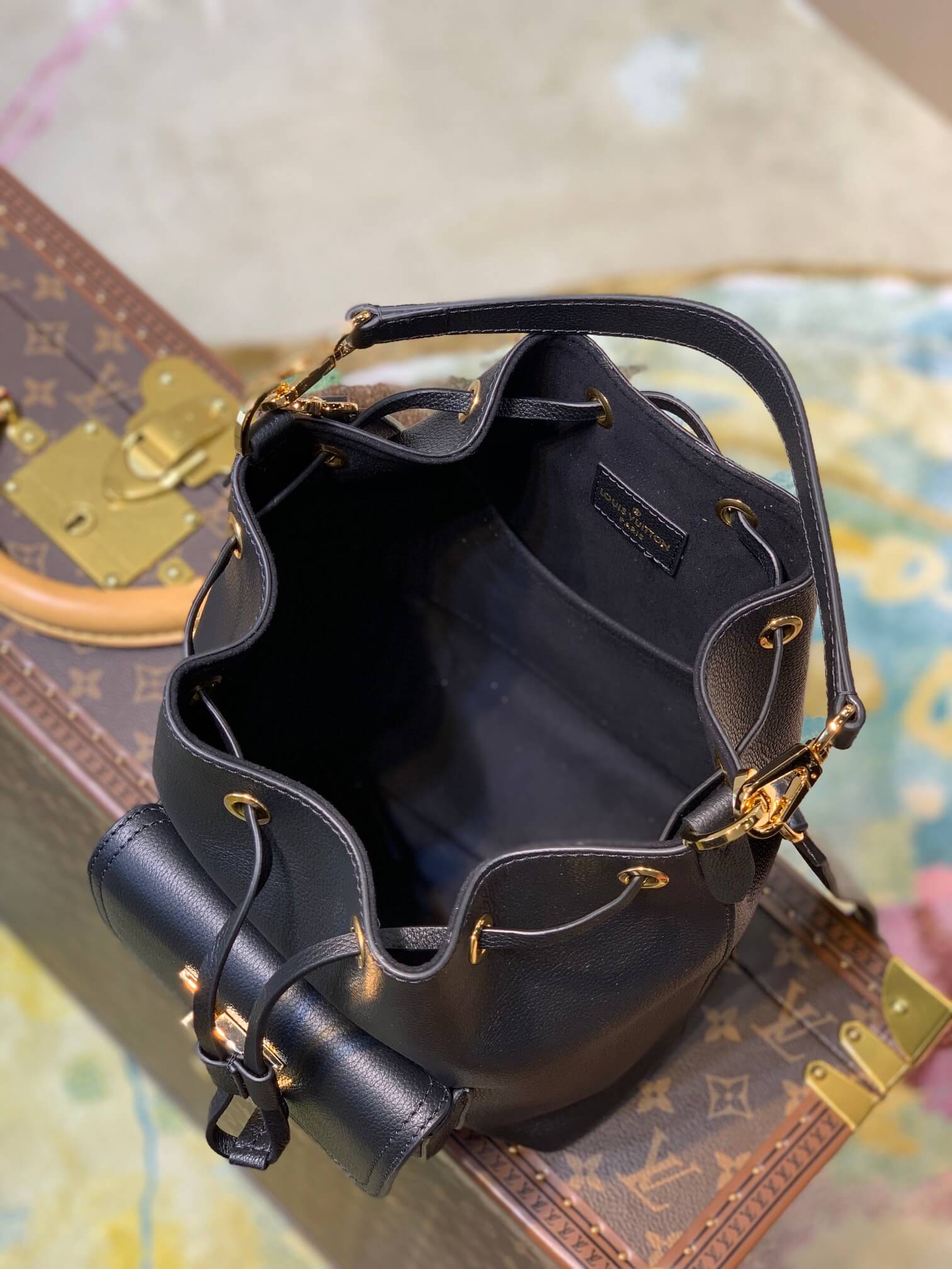 M57800 LOCKME BUCKET messenger bucket bag Handbag shoulder bag black Lambskin