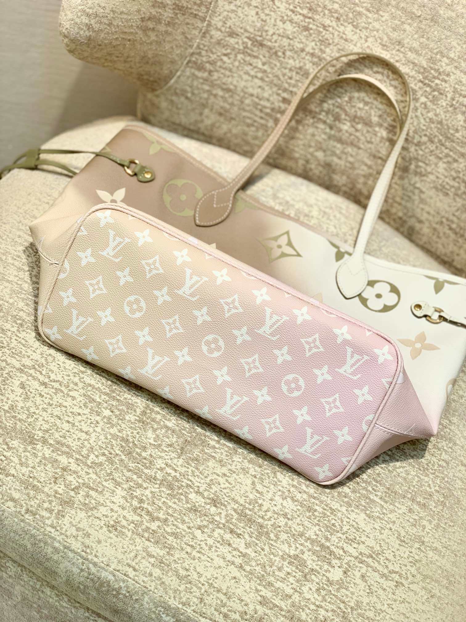 M59859 Neverfull Monogram light pink apricot