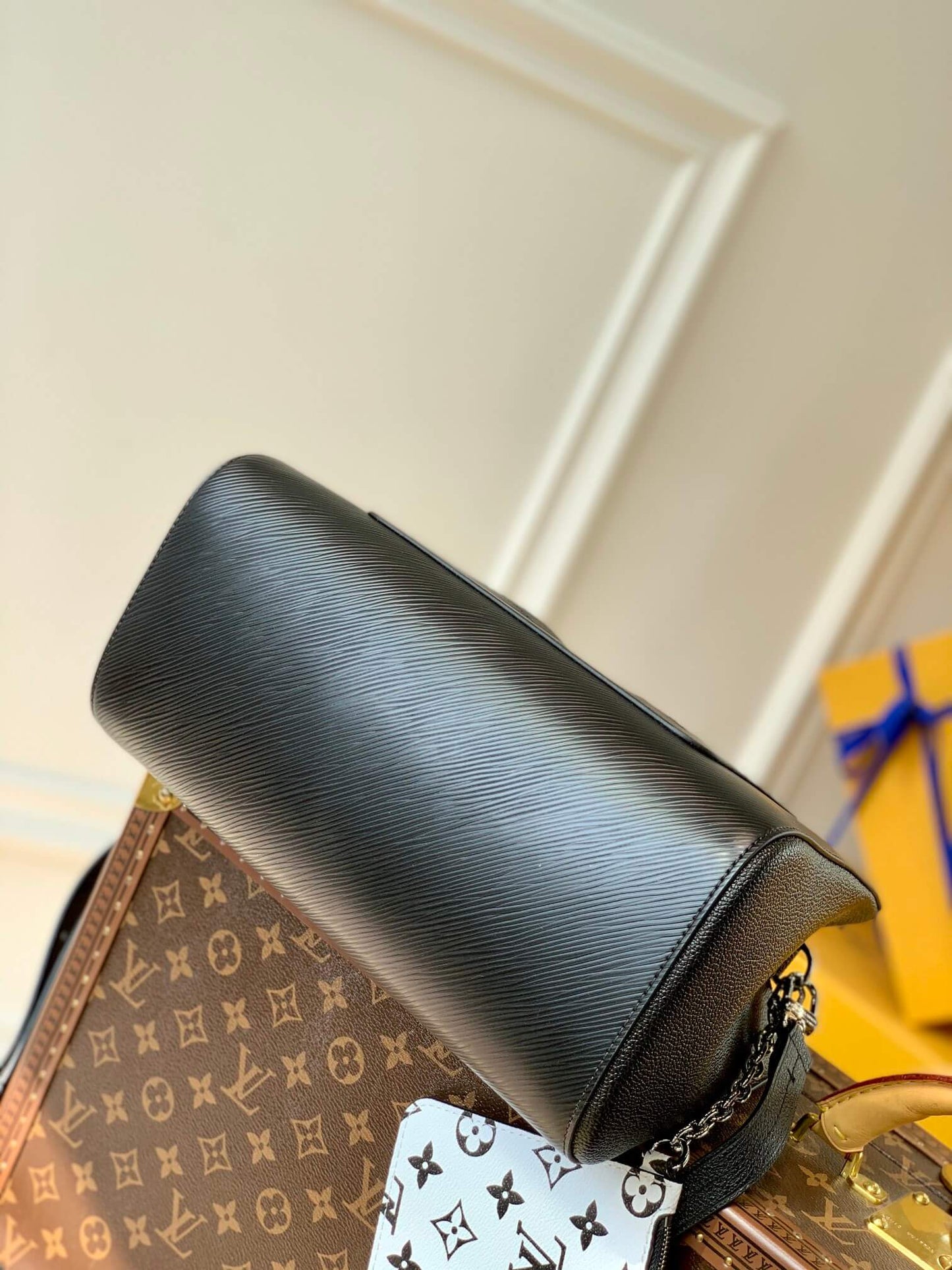 M59953 Marelle Tote MM Black grained Epi leather handbag
