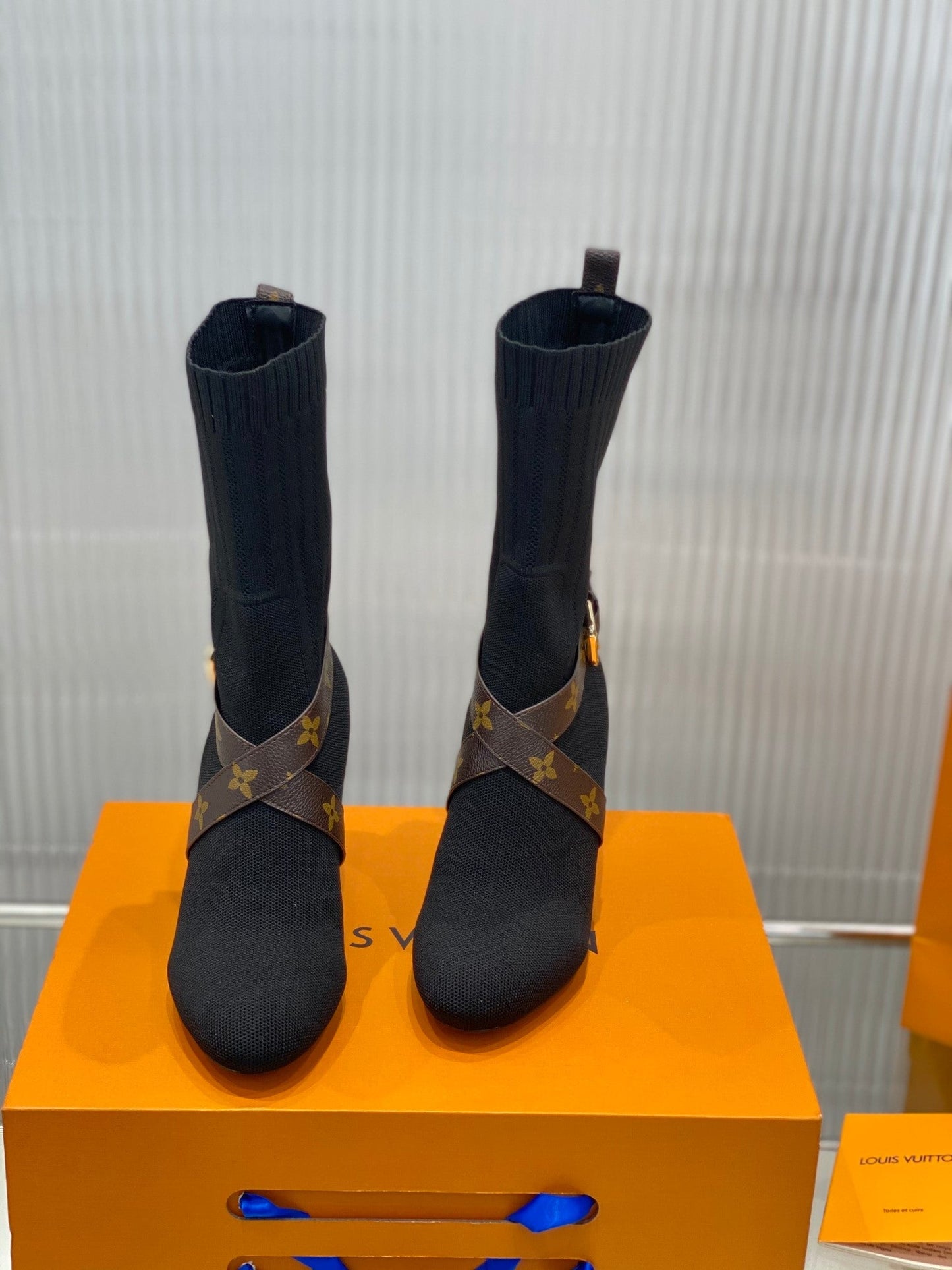 Luxury Shoes - LU-V - 1056