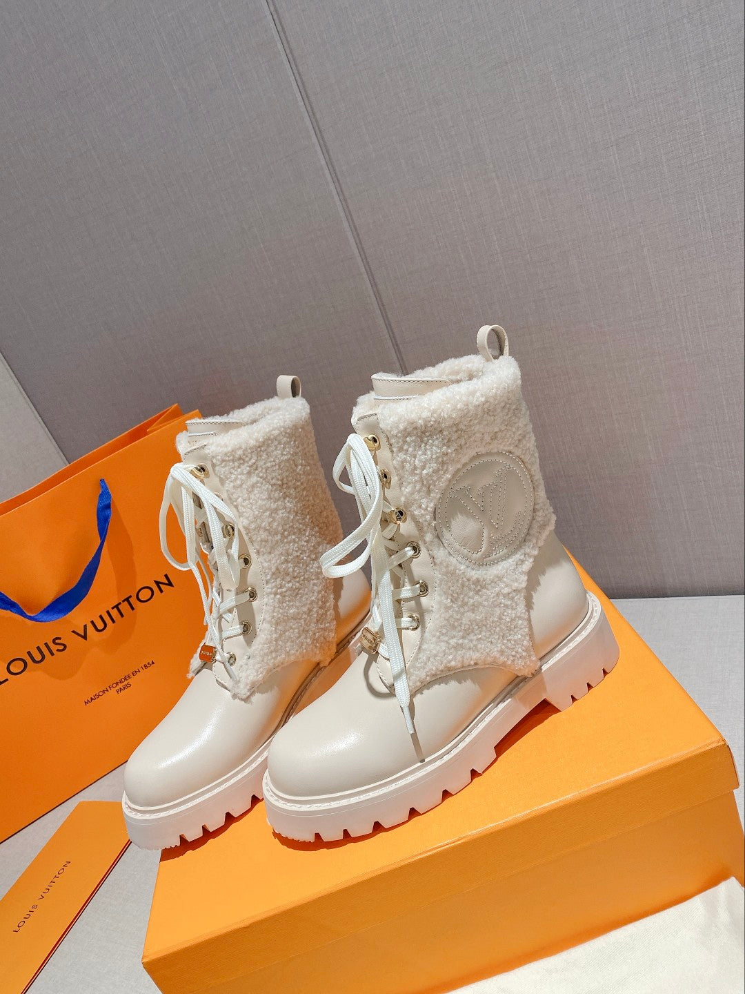 Luxury Shoes - LU-V - 617