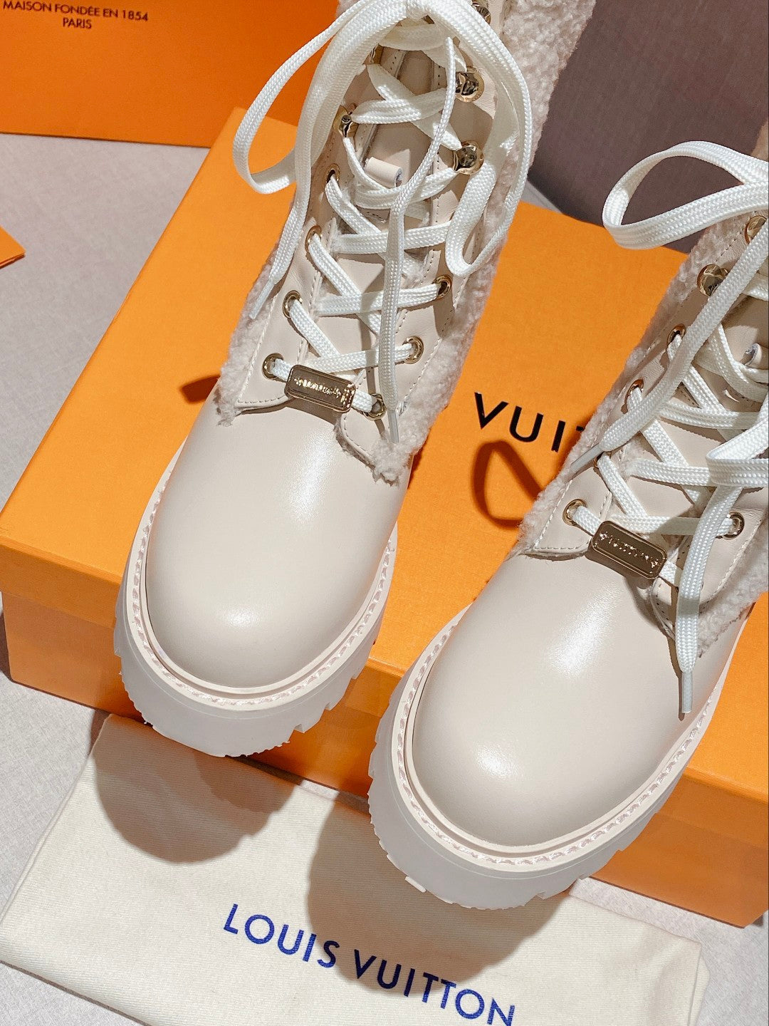 Luxury Shoes - LU-V - 617