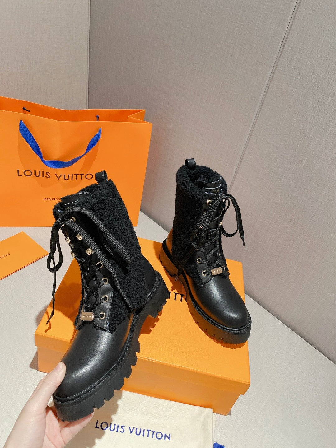Luxury Shoes - LU-V - 618
