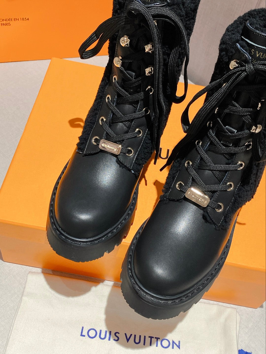 Luxury Shoes - LU-V - 618