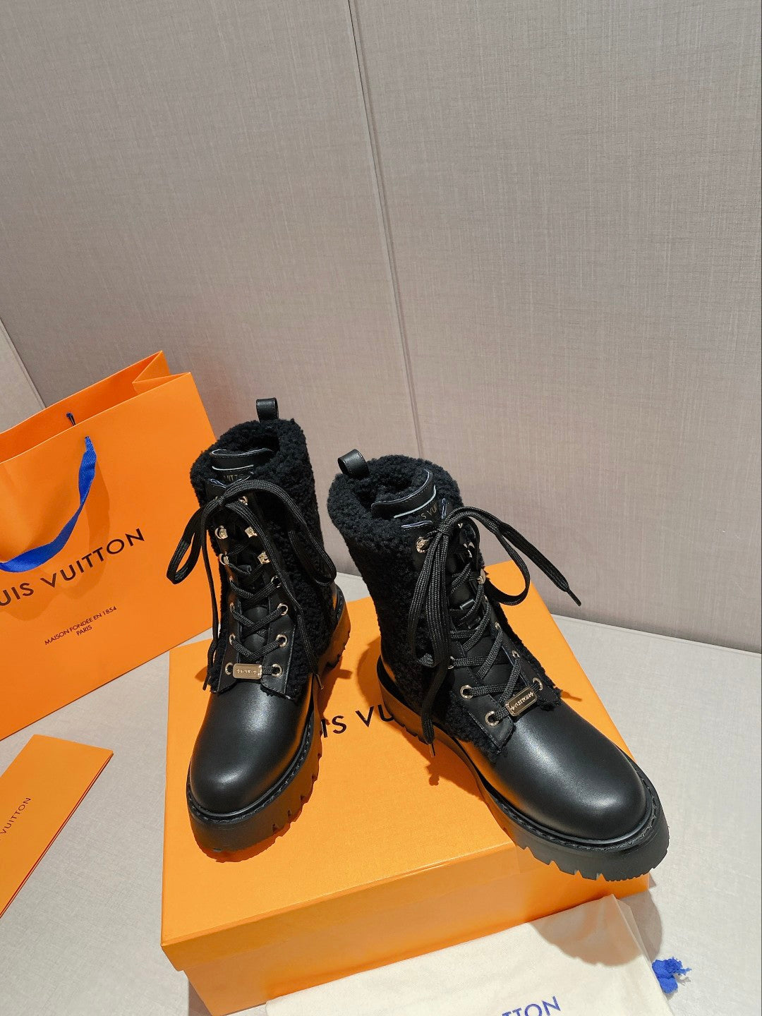 Luxury Shoes - LU-V - 618