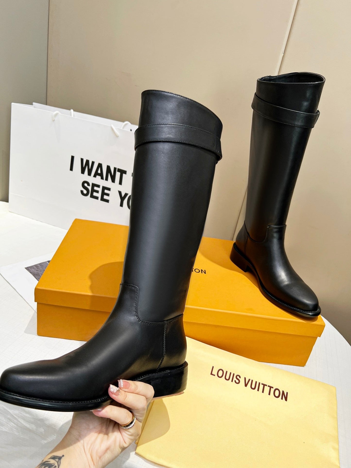 Luxury Shoes - LU-V - 498