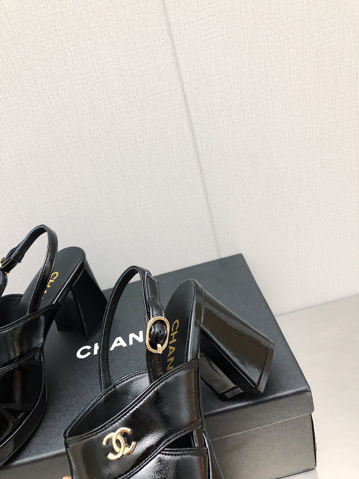 Luxury Shoes Sandals - CHL - 144