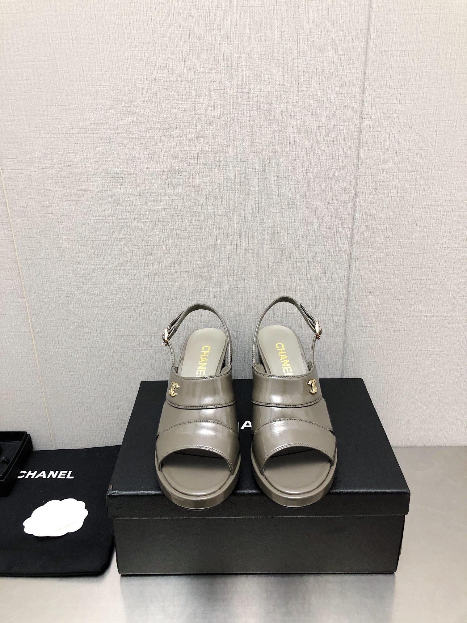 Luxury Shoes Sandals - CHL - 142
