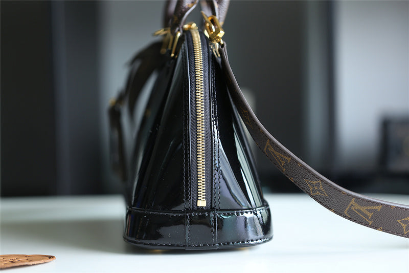 Ozarra Fashion Lu-Vi bags - 8283