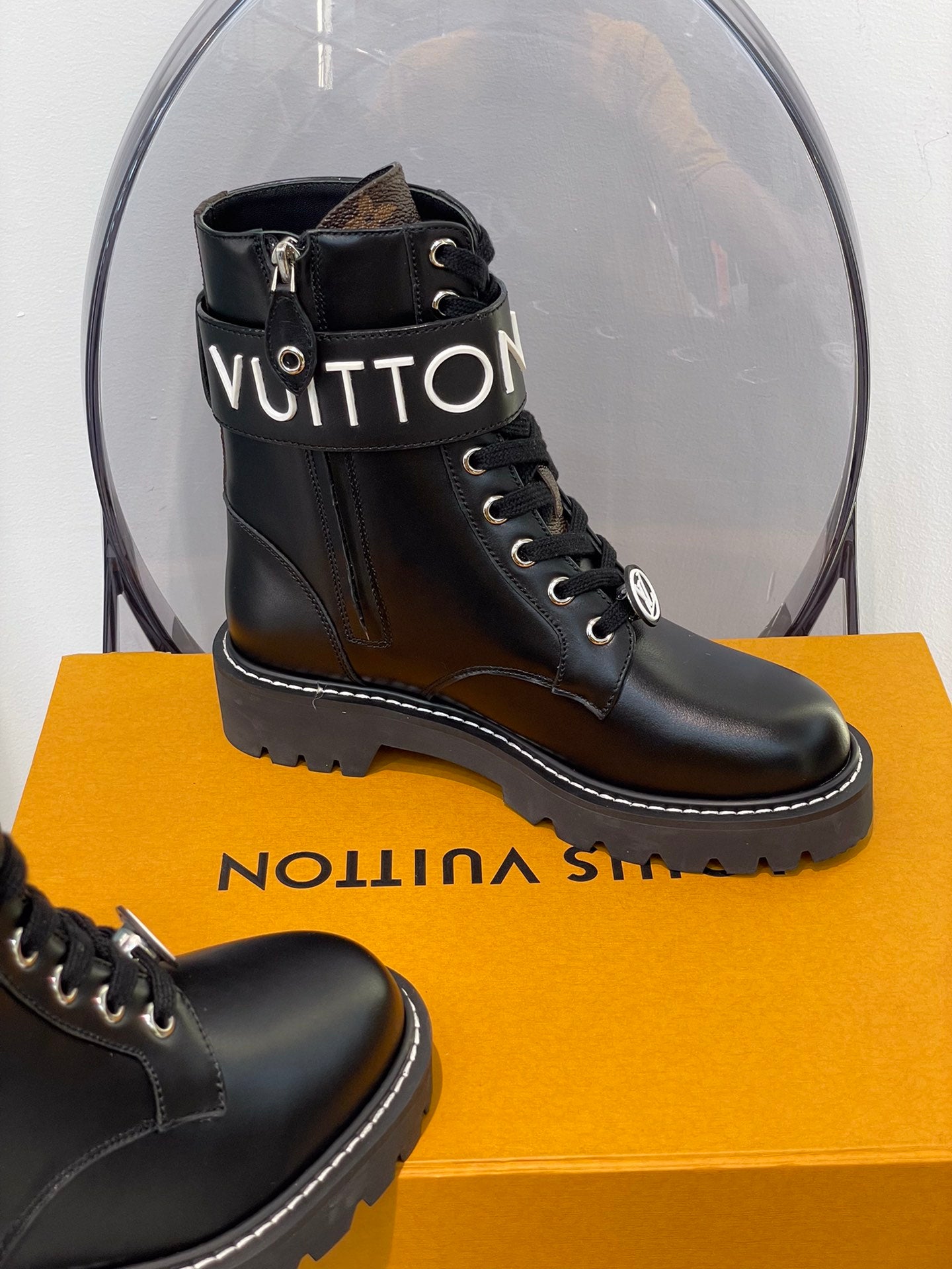 Luxury Shoes - LU-V - 553