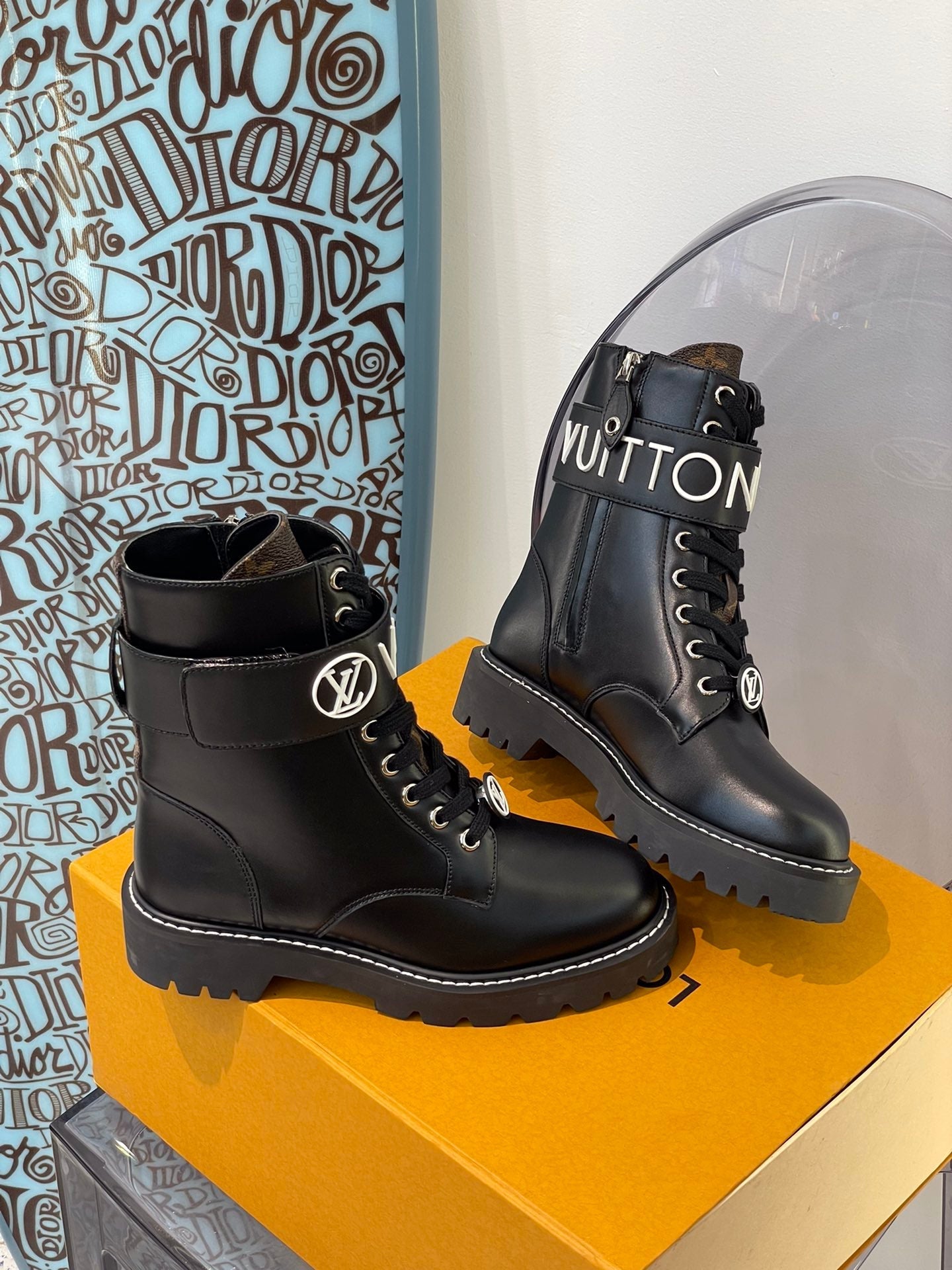 Luxury Shoes - LU-V - 553