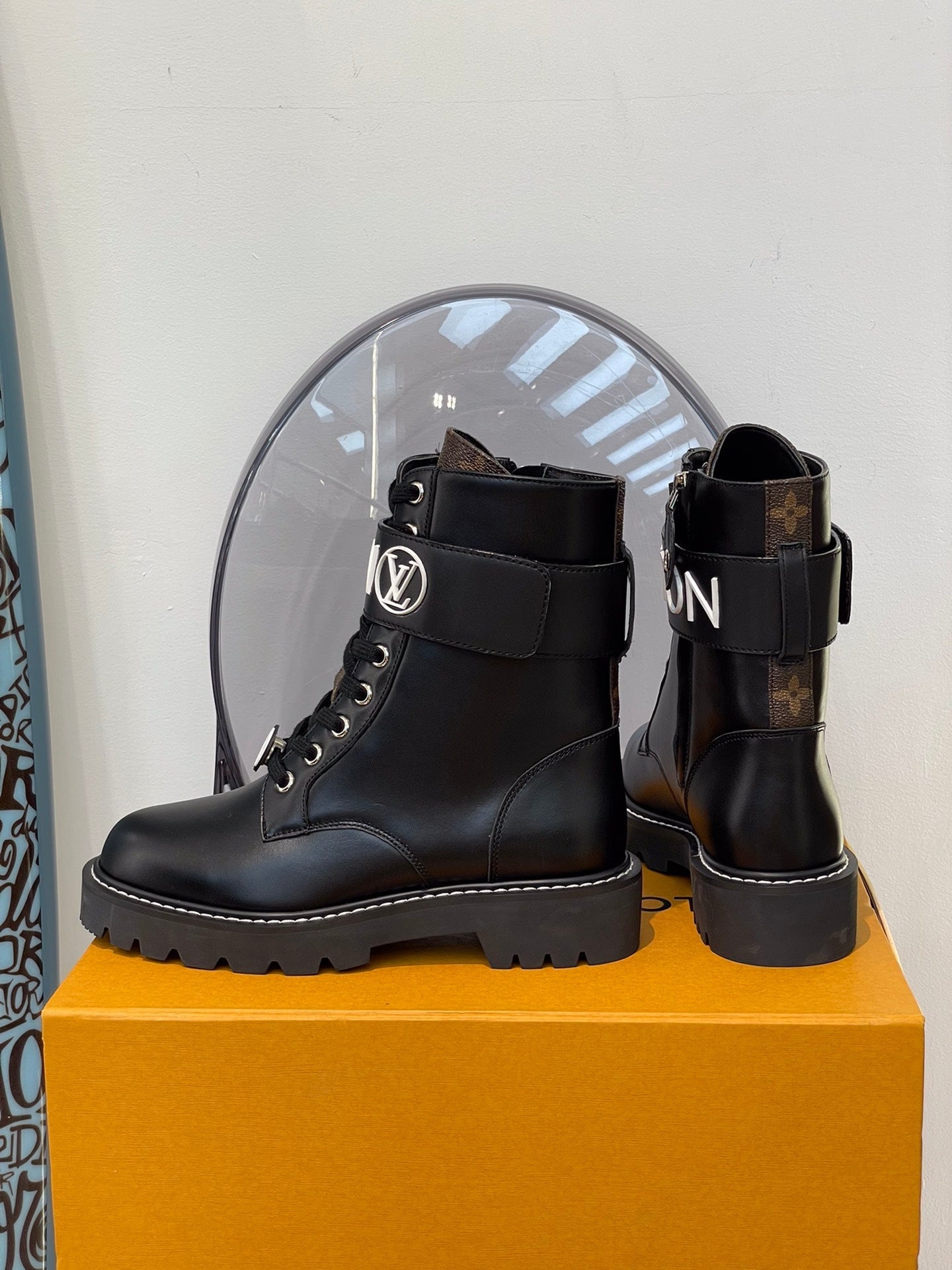 Luxury Shoes - LU-V - 553