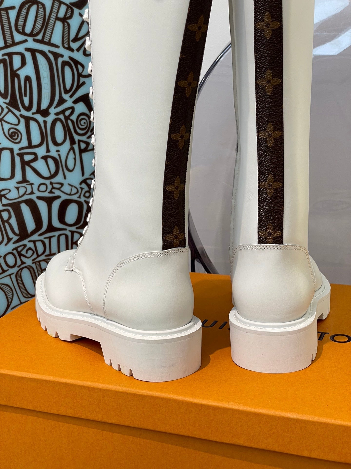 Luxury Shoes - LU-V - 550