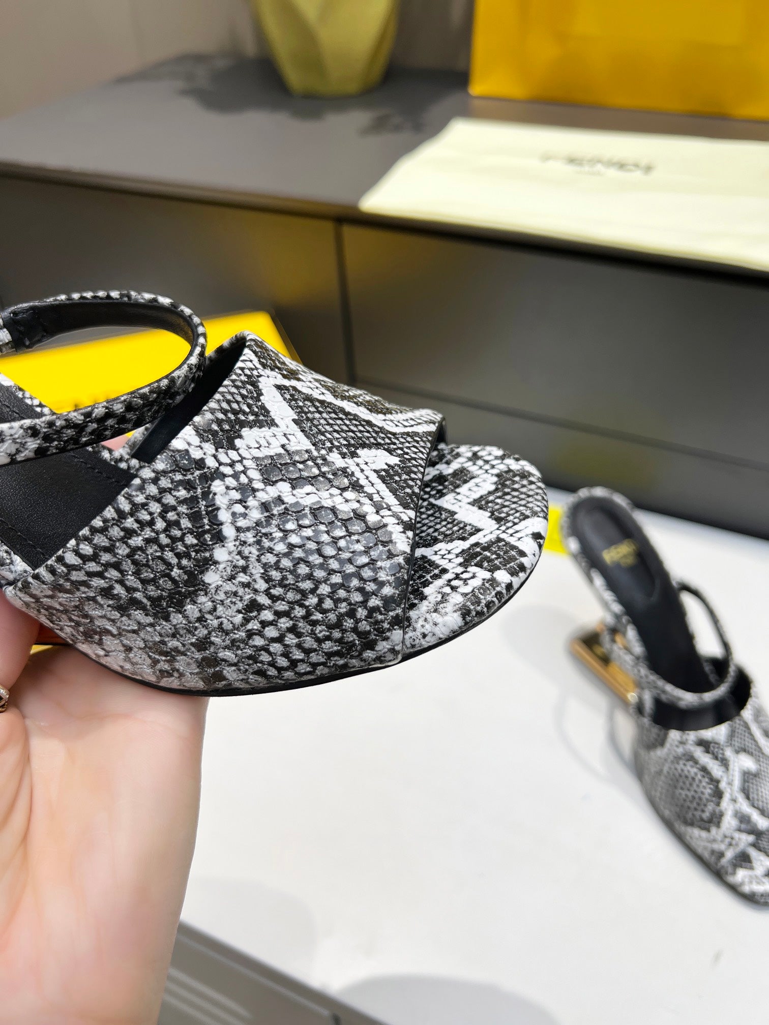 Luxury Shoes - FED - 681