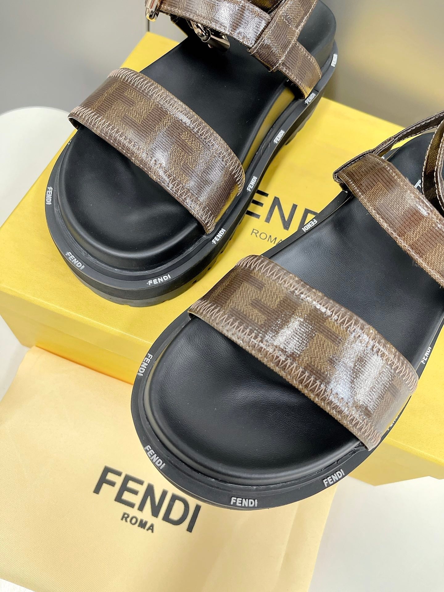Luxury Shoes - FED - 661
