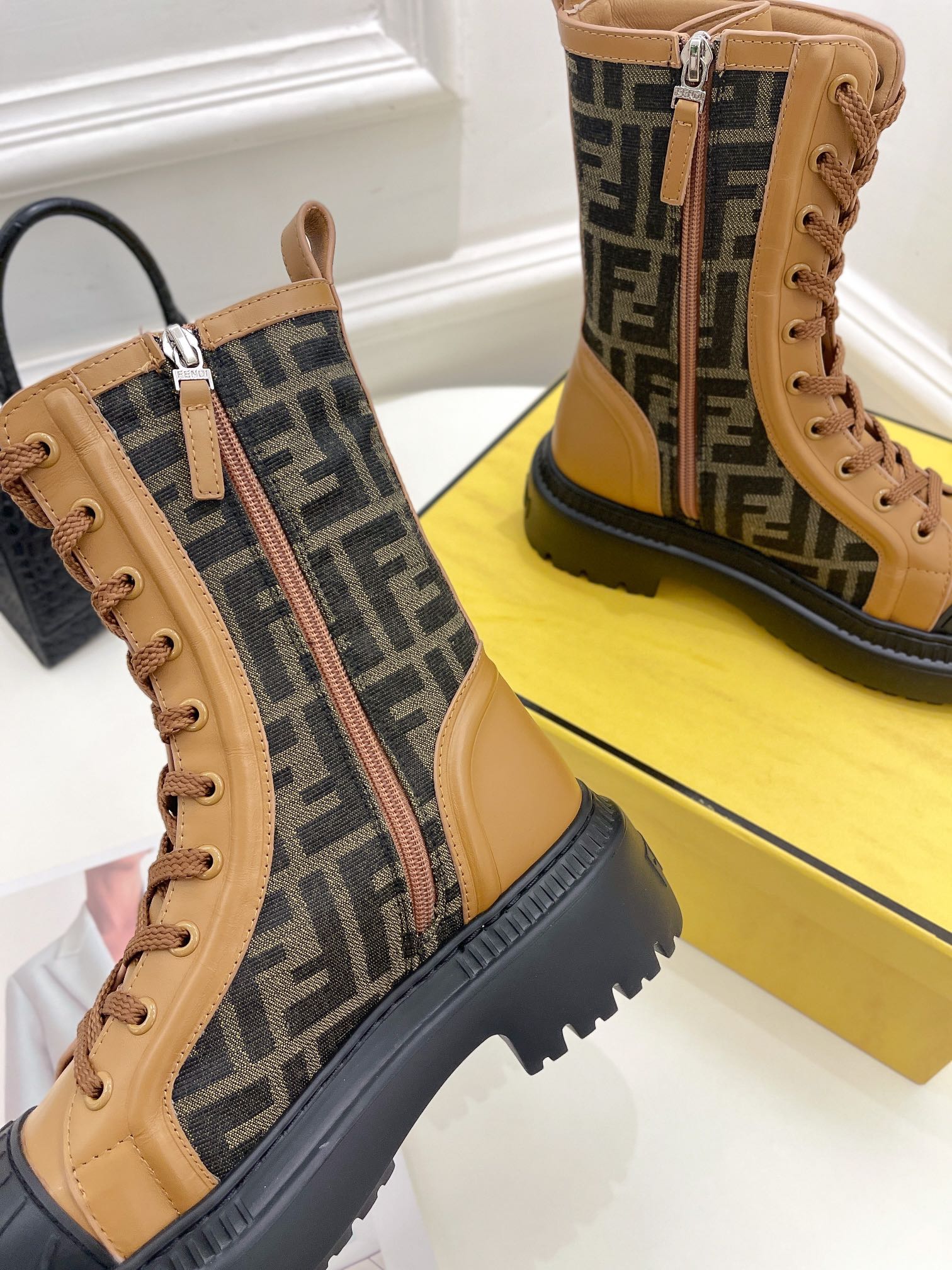 Luxury Shoes - FED - 322