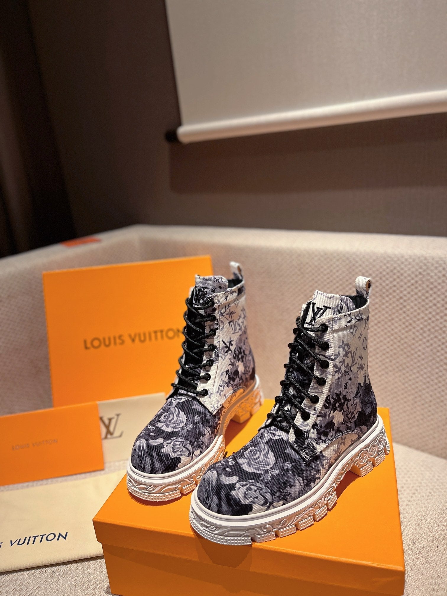 Luxury Shoes - LU-V - 468