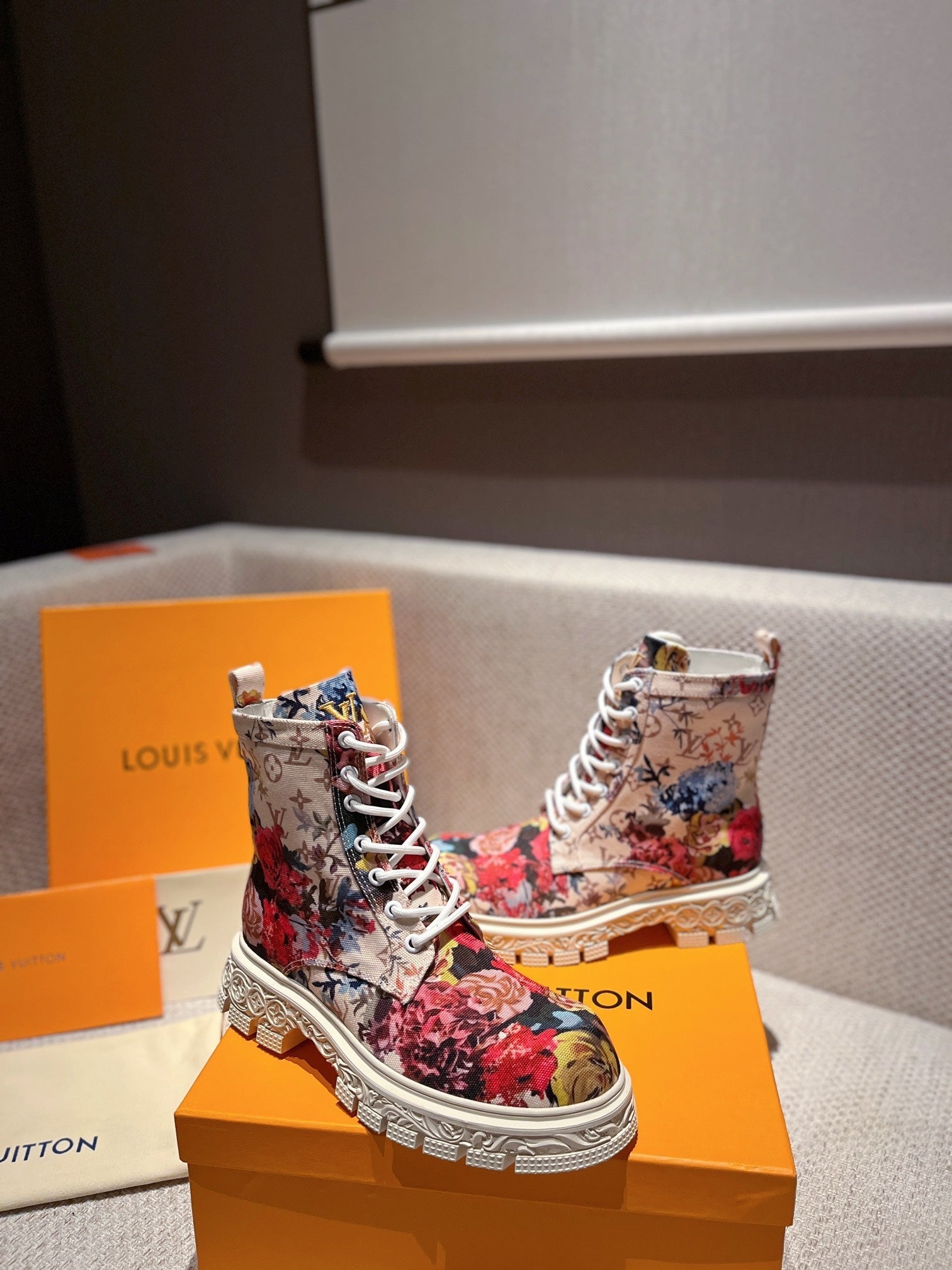 Luxury Shoes - LU-V - 470