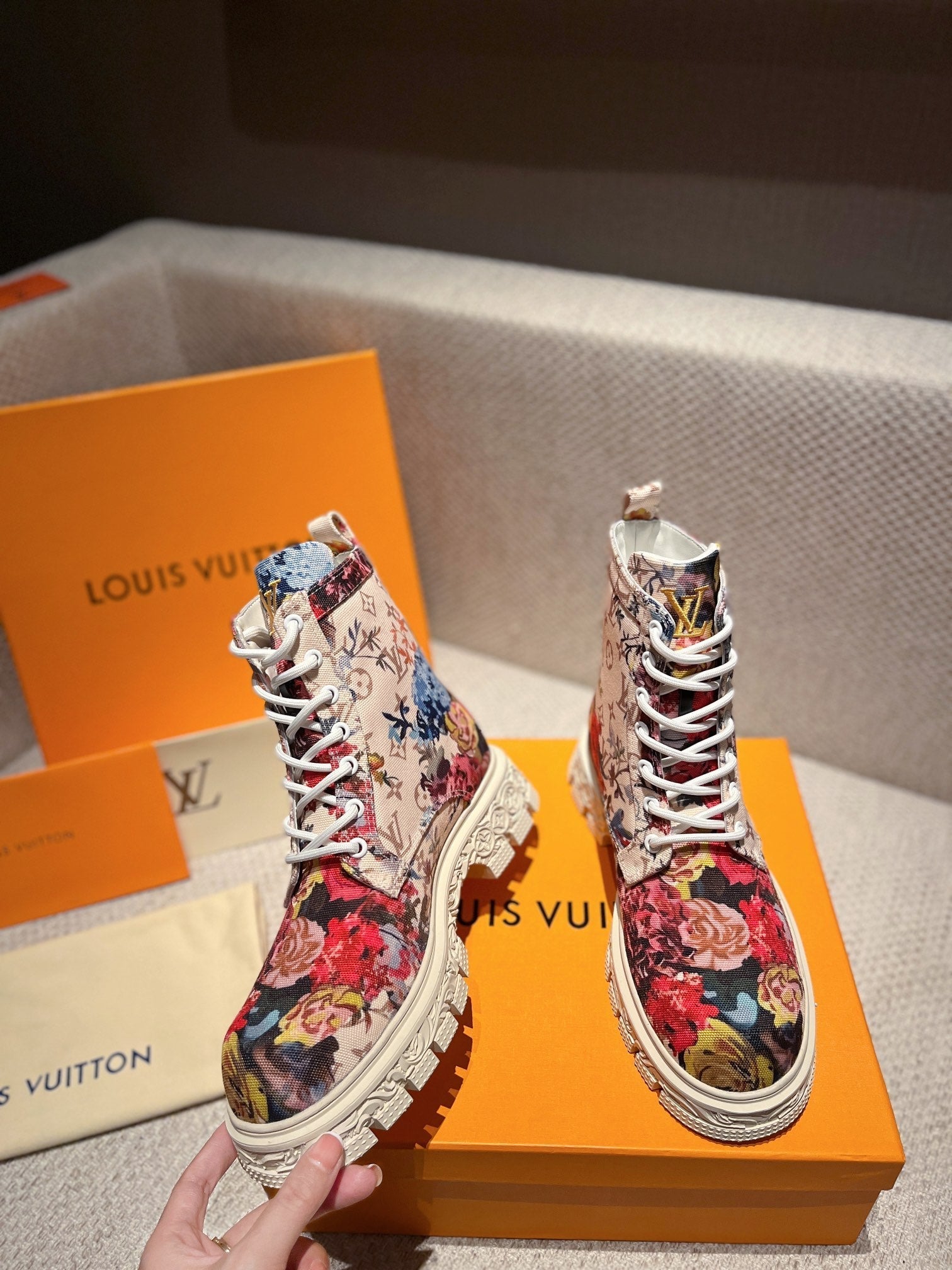 Luxury Shoes - LU-V - 470