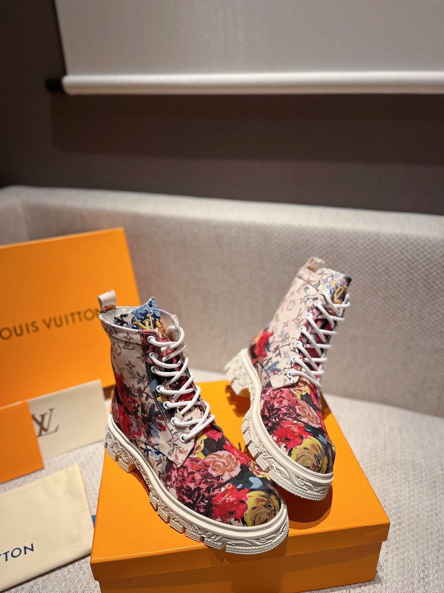 Luxury Shoes - LU-V - 470