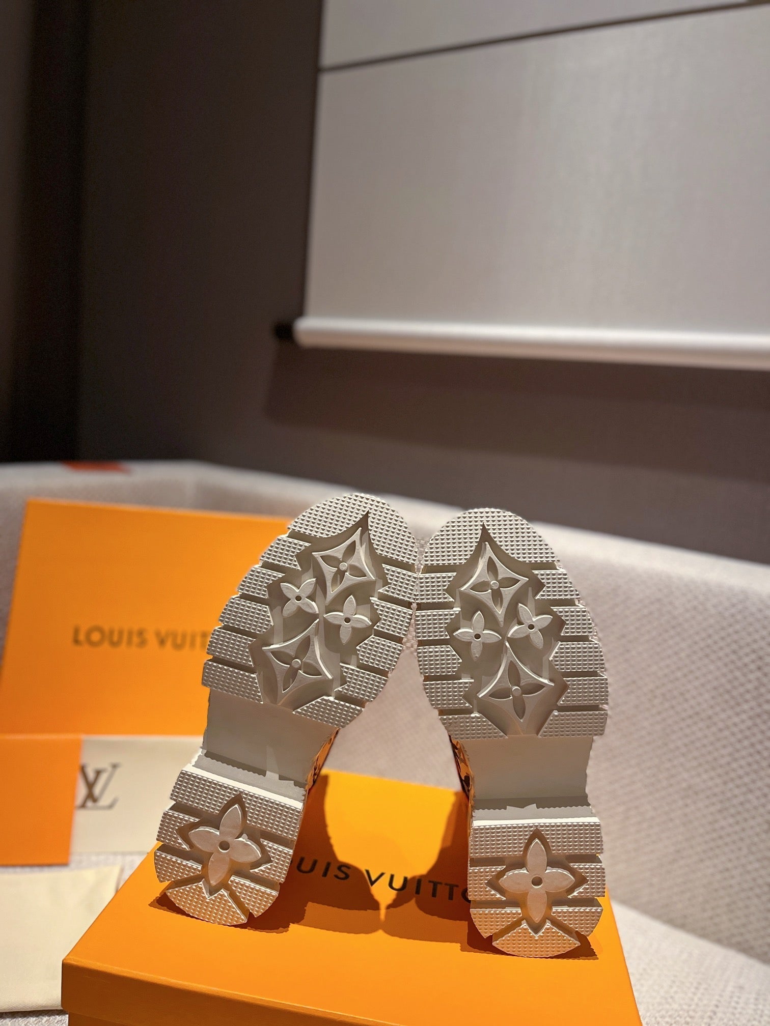 Luxury Shoes - LU-V - 470