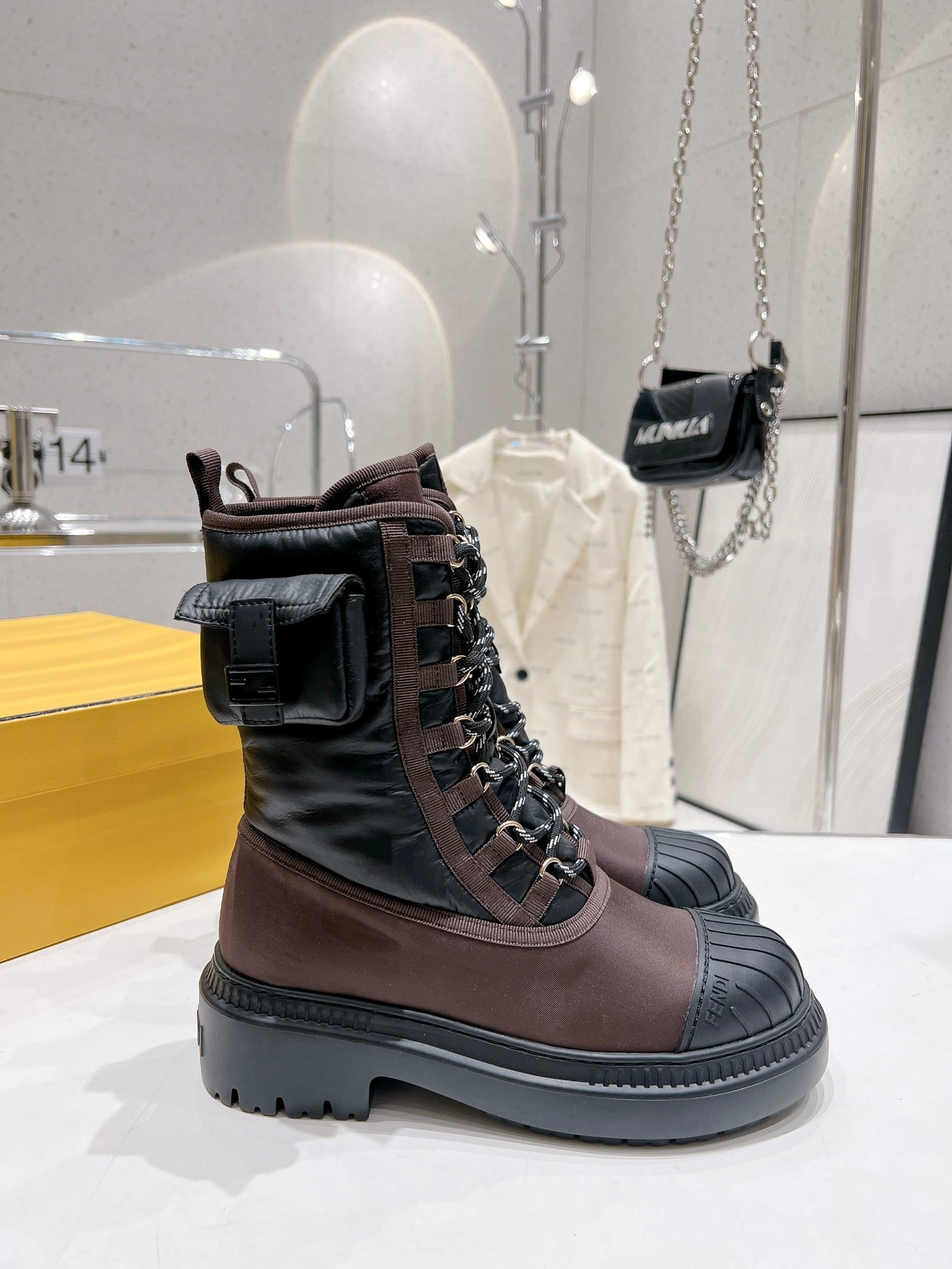 Luxury Shoes - FED - 240