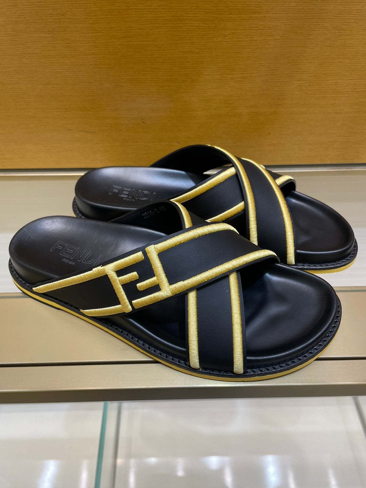 Luxury Shoes - FED - 220