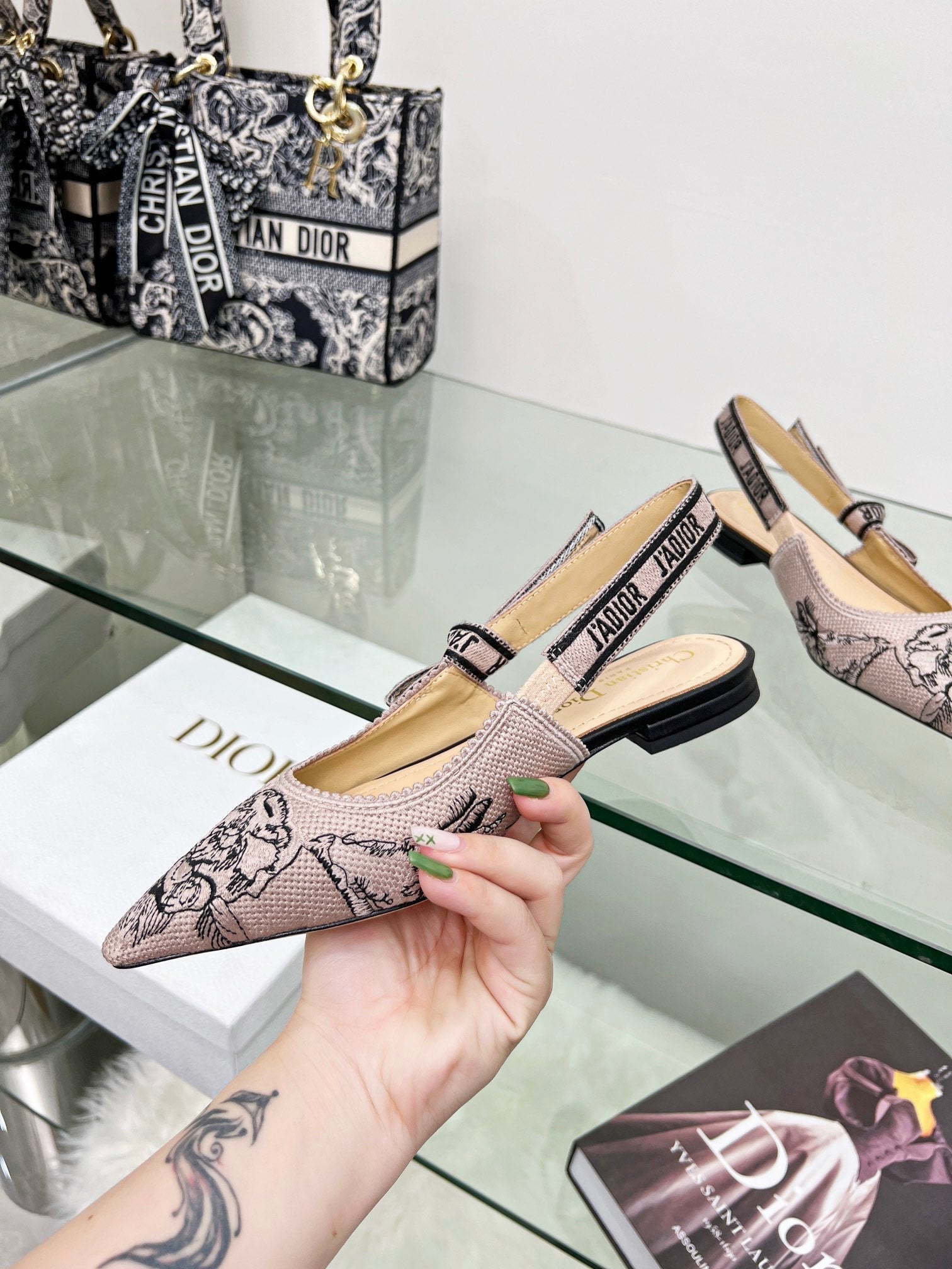 Luxury Shoes - DIR - 425