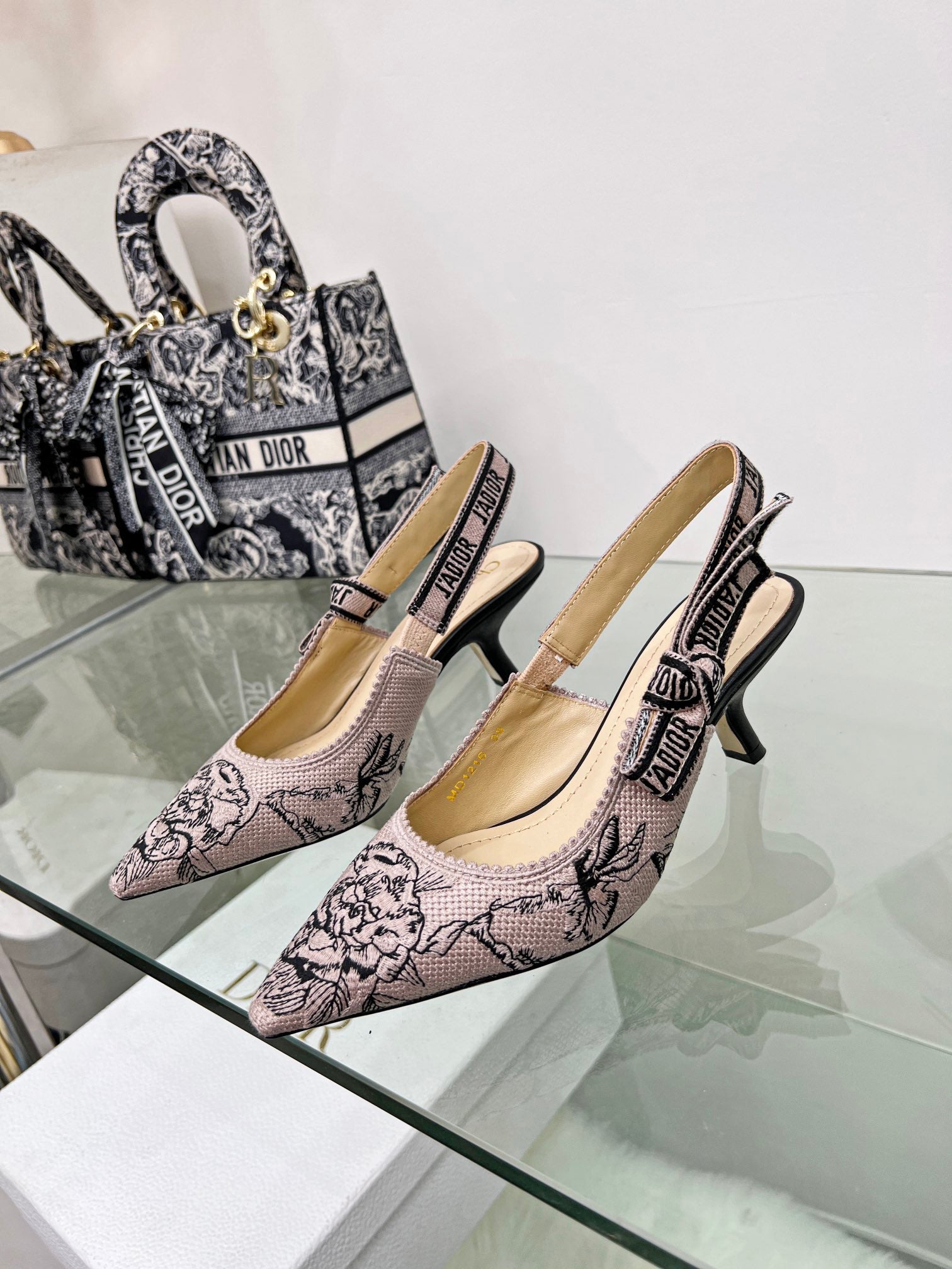 Luxury Shoes - DIR - 426