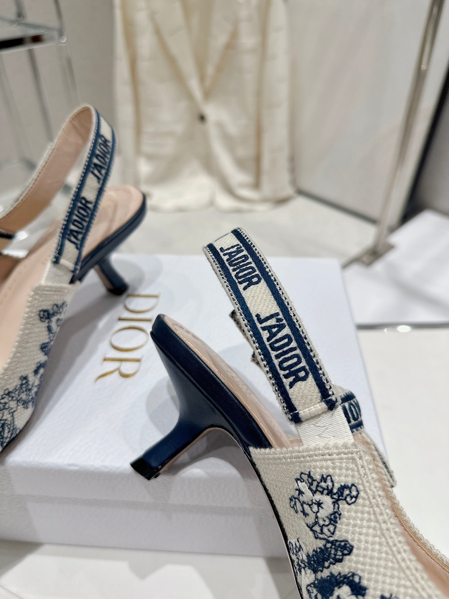 Luxury Shoes - DIR - 437