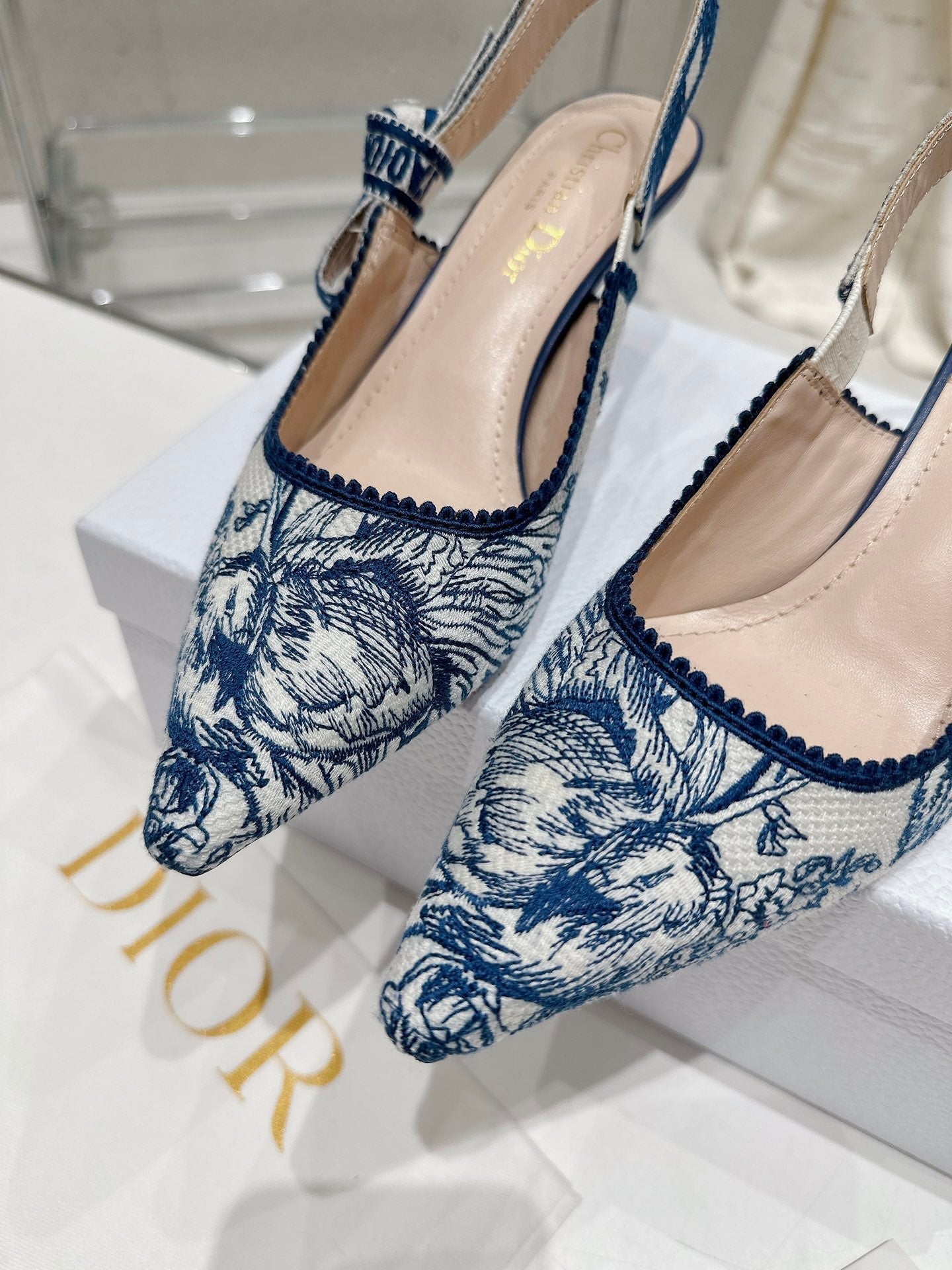 Luxury Shoes - DIR - 442