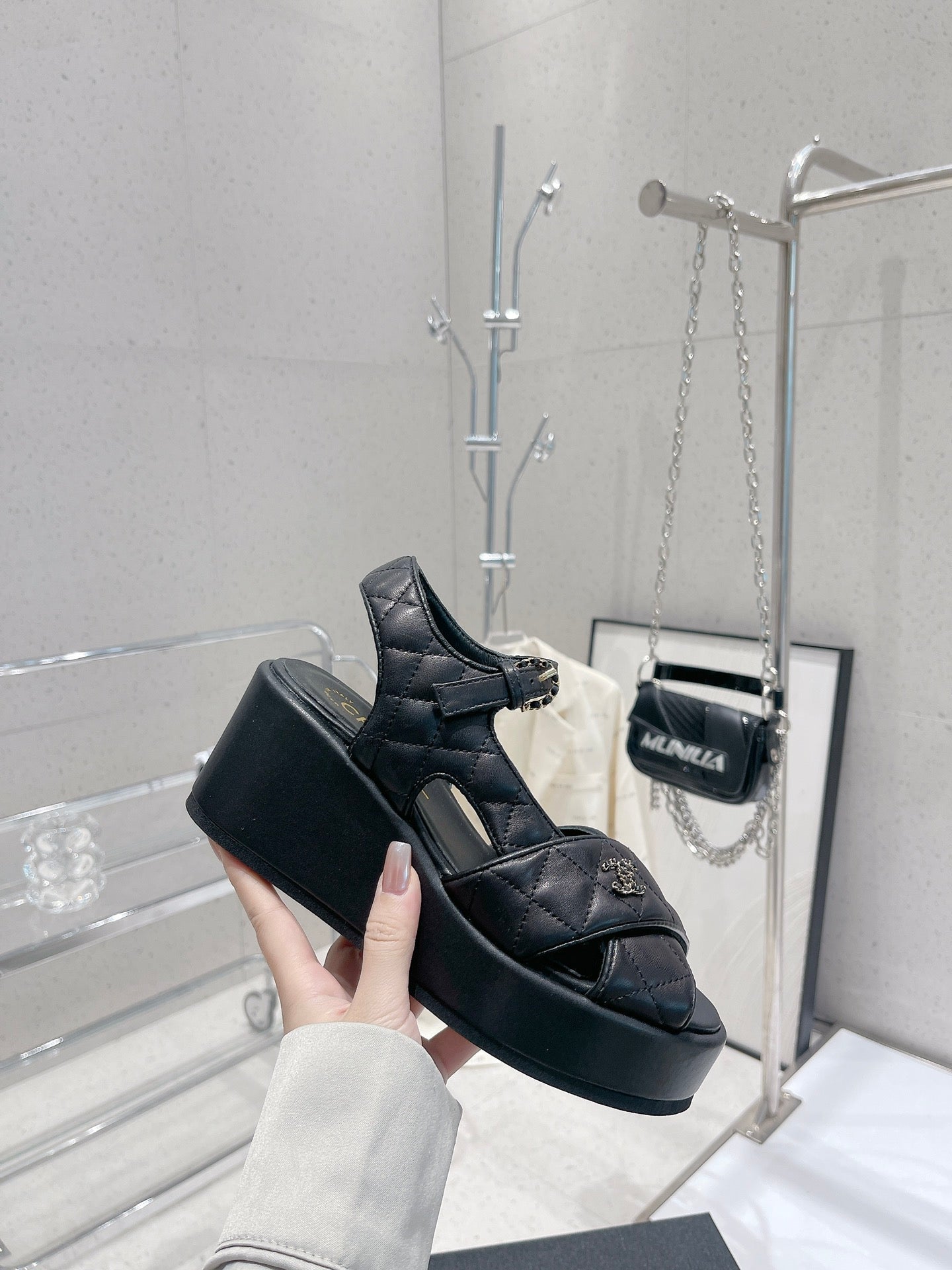Luxury Shoes Sandals - CHL - 182
